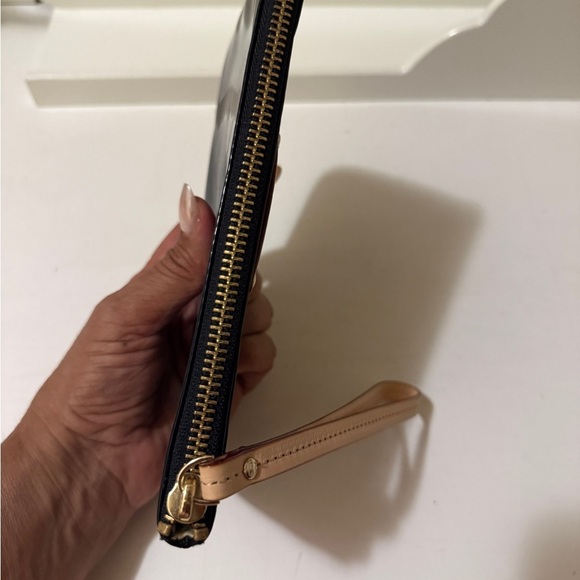 Kate Spade Black patent leather Clutch with tan and Gold-Tone Accents - Picture 7 of 11